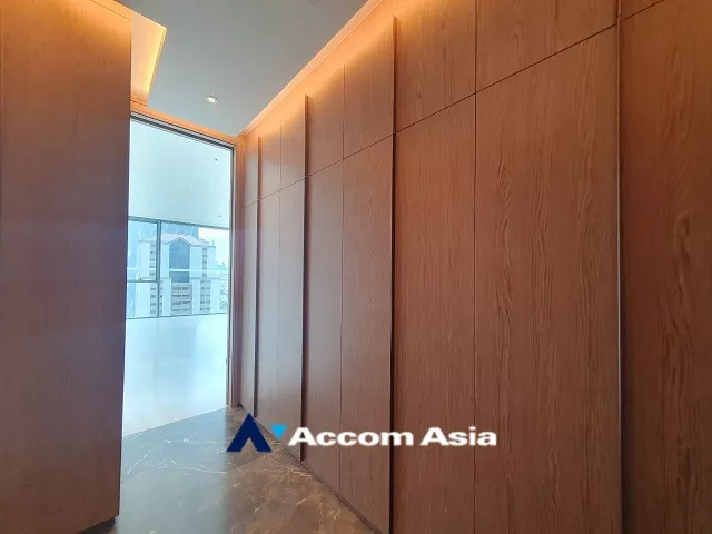 22  2 br Condominium For Sale in Ploenchit ,Bangkok BTS Chitlom at Scope Langsuan AA35010