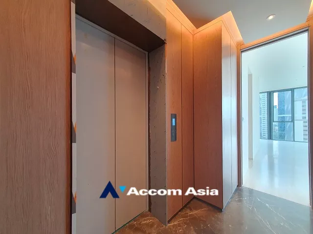 23  2 br Condominium For Sale in Ploenchit ,Bangkok BTS Chitlom at Scope Langsuan AA35010