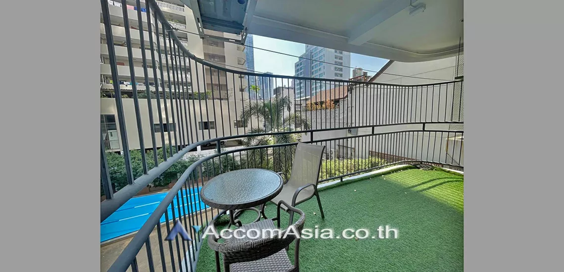  3 Bedrooms  Condominium For Rent in Sukhumvit, Bangkok  near BTS Phrom Phong (24923)