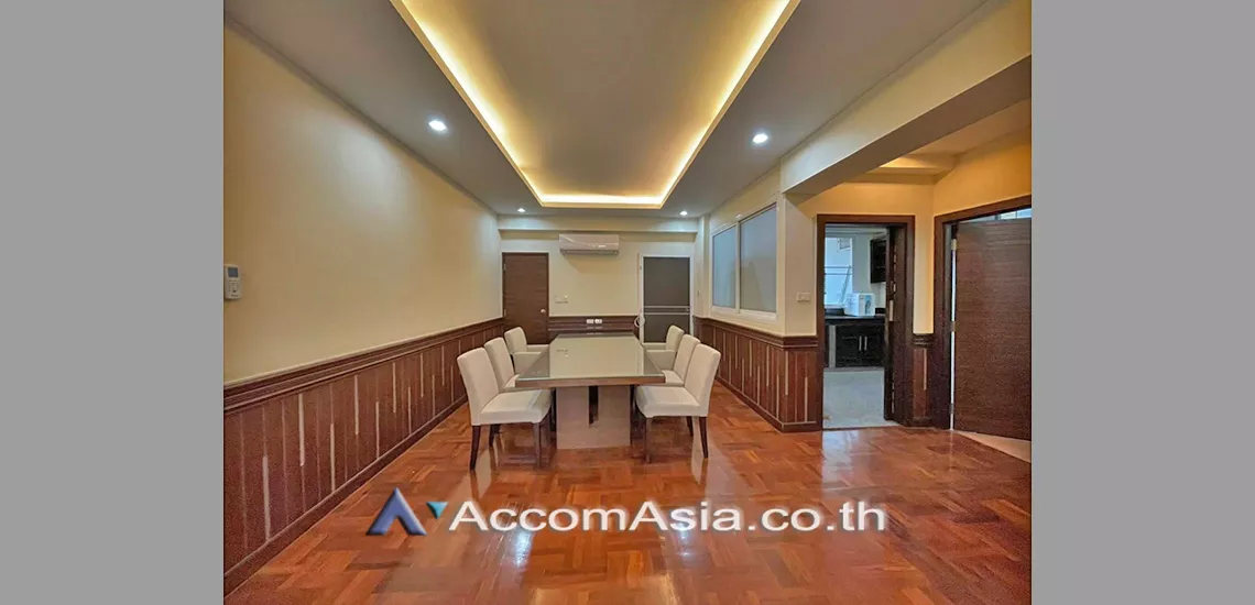  3 Bedrooms  Condominium For Rent in Sukhumvit, Bangkok  near BTS Phrom Phong (24923)