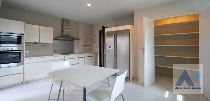  3 Bedrooms  Apartment For Rent in Sathorn, Bangkok  near BRT Thanon Chan (AA35027)