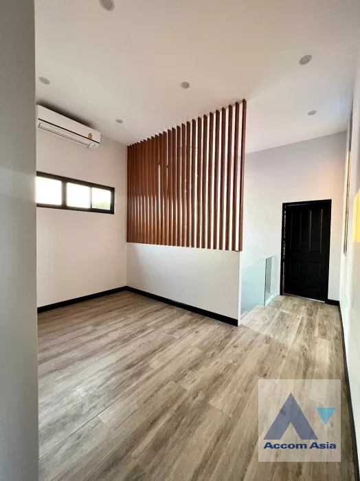 4  4 br House For Sale in Bangna ,Bangkok  at Bangna Villa : House in Compound AA35043