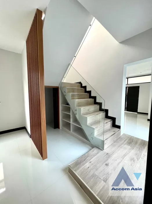  1  4 br House For Sale in Bangna ,Bangkok  at Bangna Villa : House in Compound AA35043