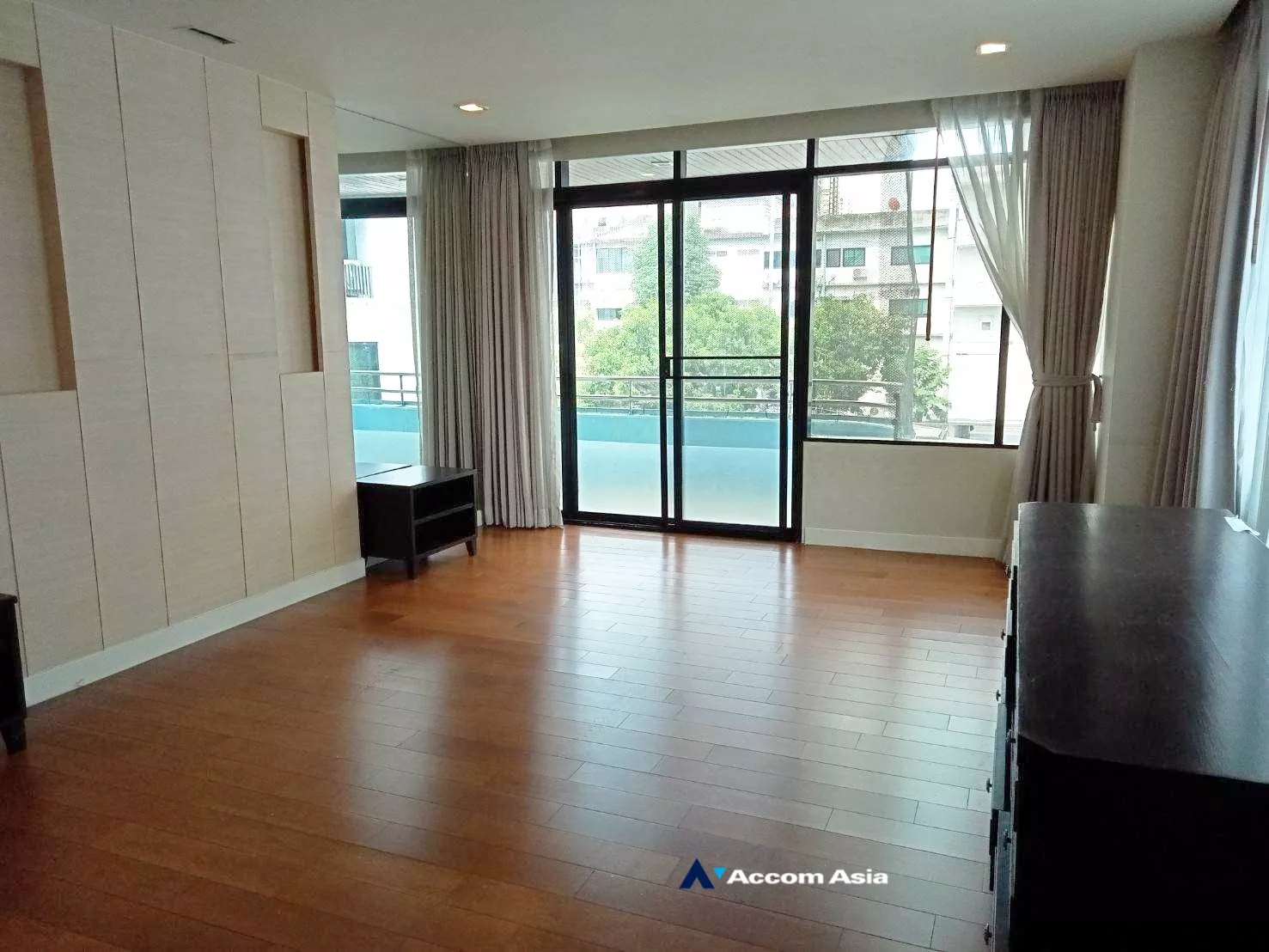  3 Bedrooms  Apartment For Rent in Sukhumvit, Bangkok  near BTS Thong Lo (AA35139)