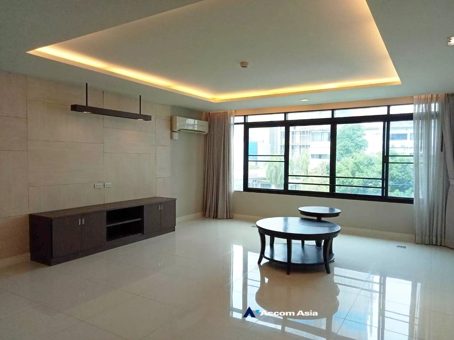  3 Bedrooms  Apartment For Rent in Sukhumvit, Bangkok  near BTS Thong Lo (AA35139)