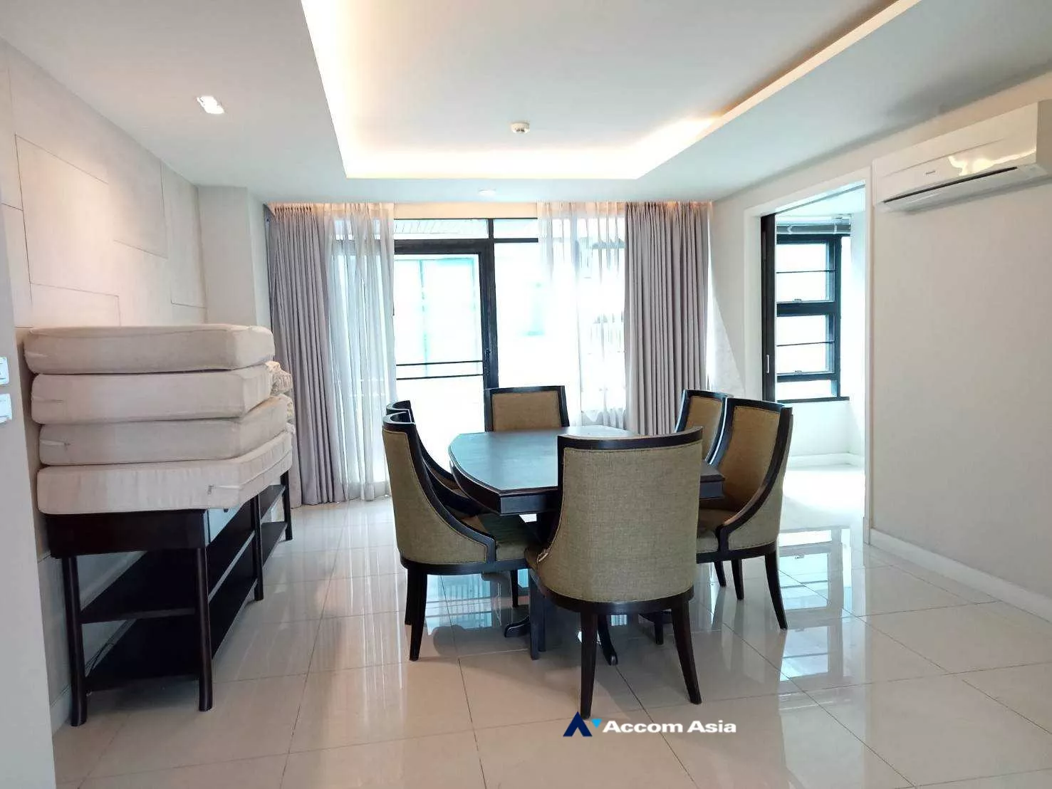  3 Bedrooms  Apartment For Rent in Sukhumvit, Bangkok  near BTS Thong Lo (AA35139)