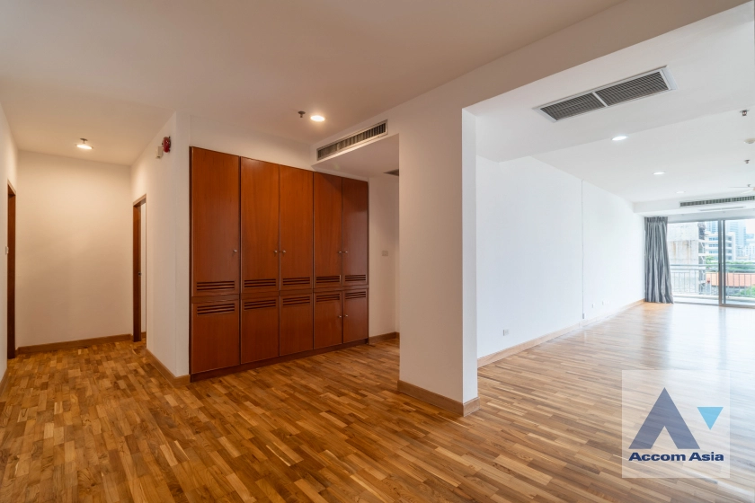 Pet friendly |  3 Bedrooms  Apartment For Rent in Sathorn, Bangkok  near BRT Technic Krungthep (AA35142)