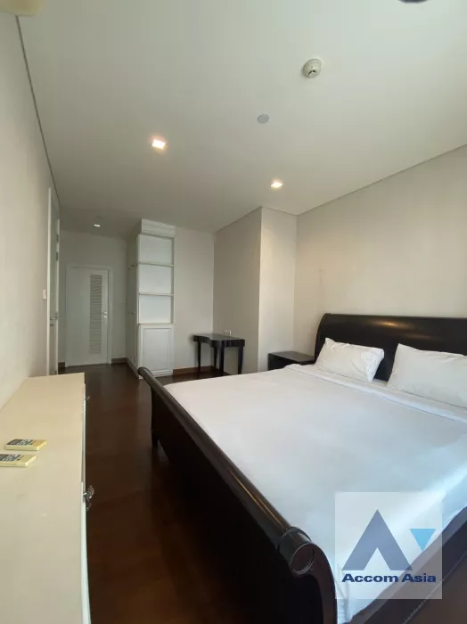 Fully Furnished |  3 Bedrooms  Apartment For Rent in Sukhumvit, Bangkok  near BTS Phrom Phong (AA35160)