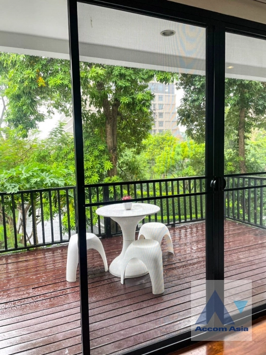  3 Bedrooms  Apartment For Rent in Ploenchit, Bangkok  near BTS Chitlom - MRT Lumphini (AA35173)