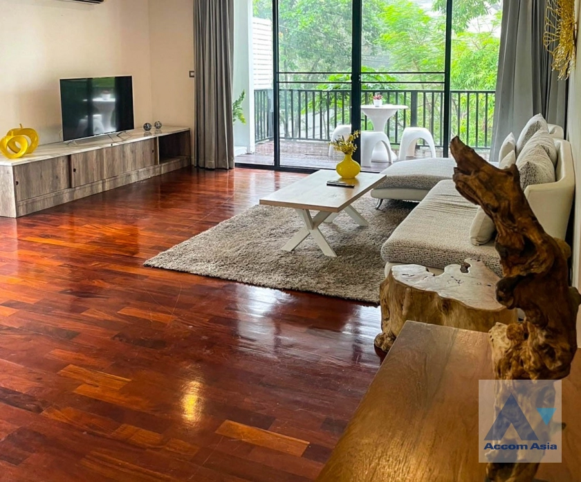  3 Bedrooms  Apartment For Rent in Ploenchit, Bangkok  near BTS Chitlom - MRT Lumphini (AA35173)