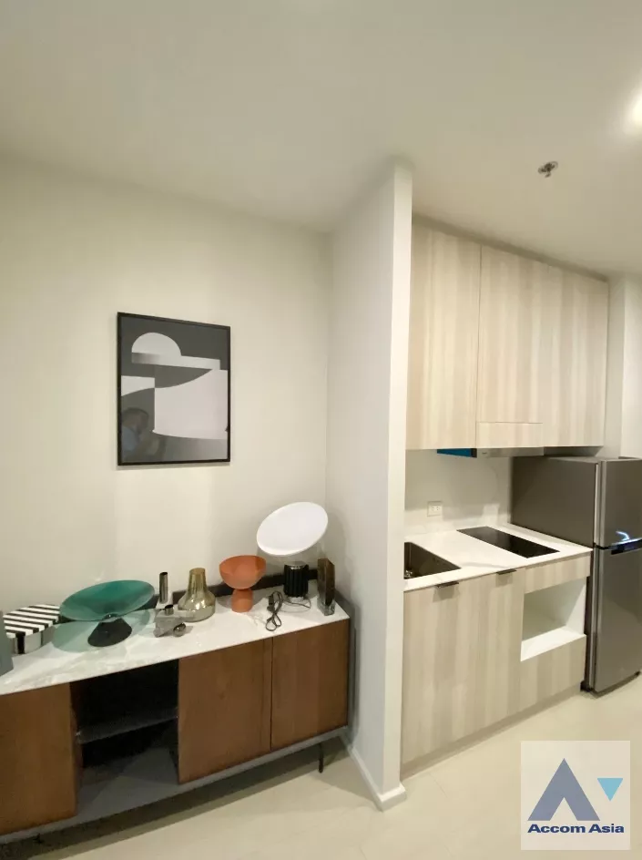  1 Bedroom  Condominium For Rent & Sale in Ploenchit, Bangkok  near BTS Ploenchit (AA35194)