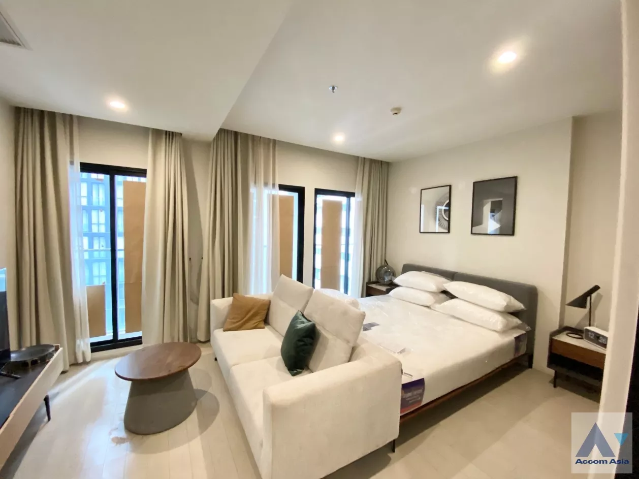  1 Bedroom  Condominium For Rent & Sale in Ploenchit, Bangkok  near BTS Ploenchit (AA35194)