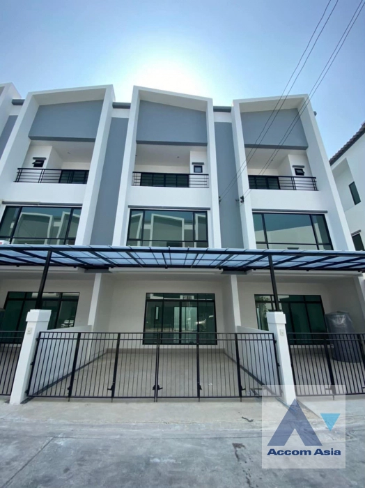  3 Bedrooms  Townhouse For Rent in Sukhumvit, Bangkok  near BTS Udomsuk (AA35253)