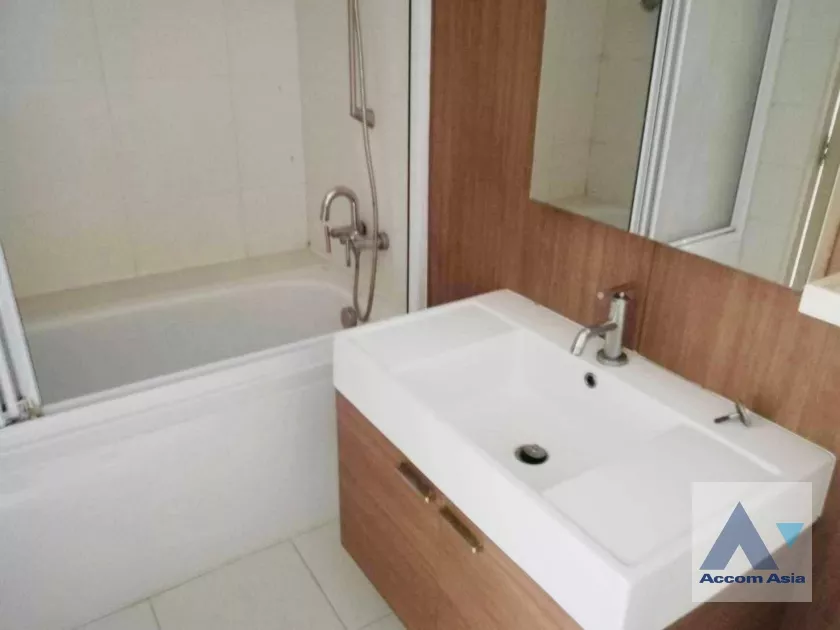 4  2 br Condominium For Rent in Charoennakorn ,Bangkok BTS Krung Thon Buri at Q House Condo Sathon AA35260