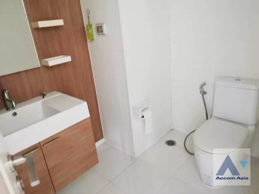 5  2 br Condominium For Rent in Charoennakorn ,Bangkok BTS Krung Thon Buri at Q House Condo Sathon AA35260