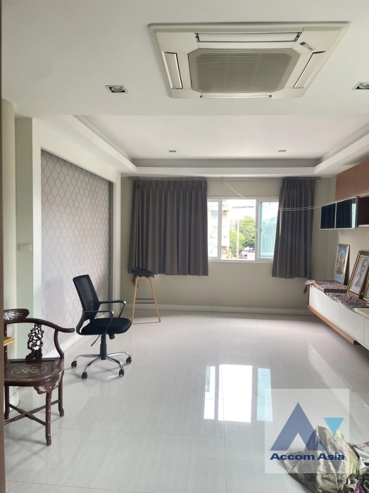 Home Office |  4 Bedrooms  House For Rent in Sathorn, Bangkok  near BRT Thanon Chan (AA35309)