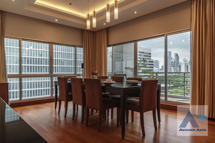  3 Bedrooms  Apartment For Rent in Ploenchit, Bangkok  near BTS Ploenchit (AA35313)