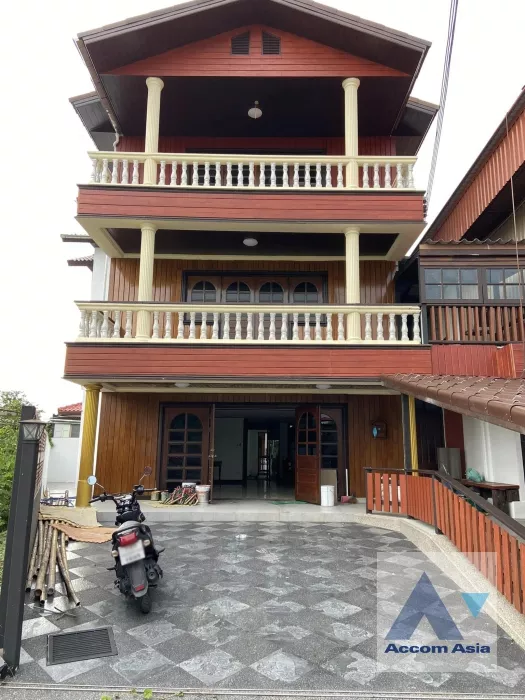  6 Bedrooms  House For Rent in Latkrabang, Bangkok  (AA35352)