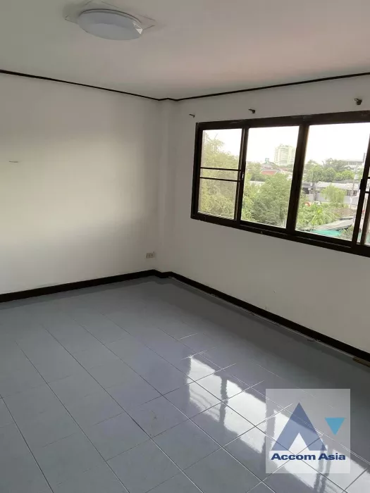 9  6 br House For Rent in Latkrabang ,Bangkok  AA35352