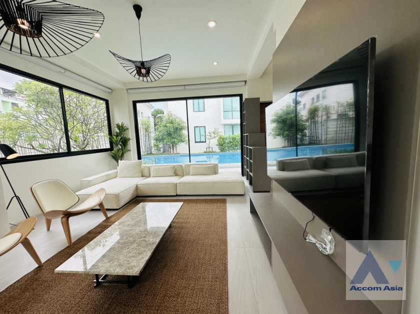  1  3 br House For Rent in Sukhumvit ,Bangkok BTS Phra khanong AA35389