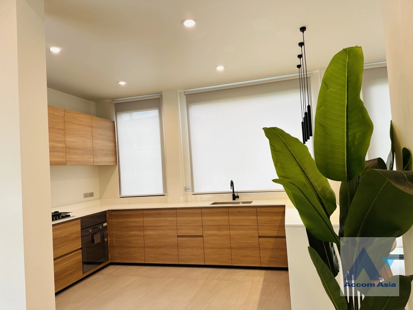 9  3 br House For Rent in Sukhumvit ,Bangkok BTS Phra khanong AA35389