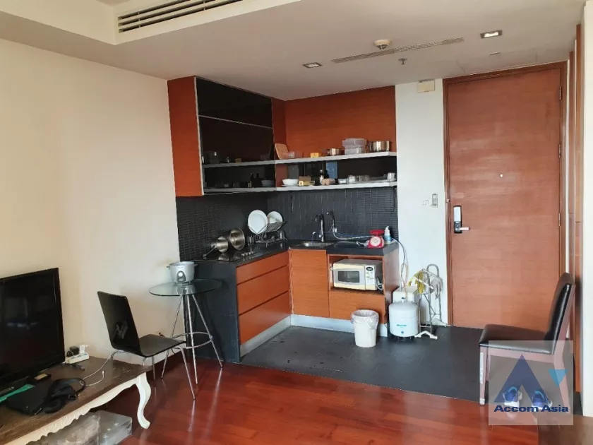  2 Bedrooms  Condominium For Sale in Sukhumvit, Bangkok  near BTS Thong Lo (AA35509)