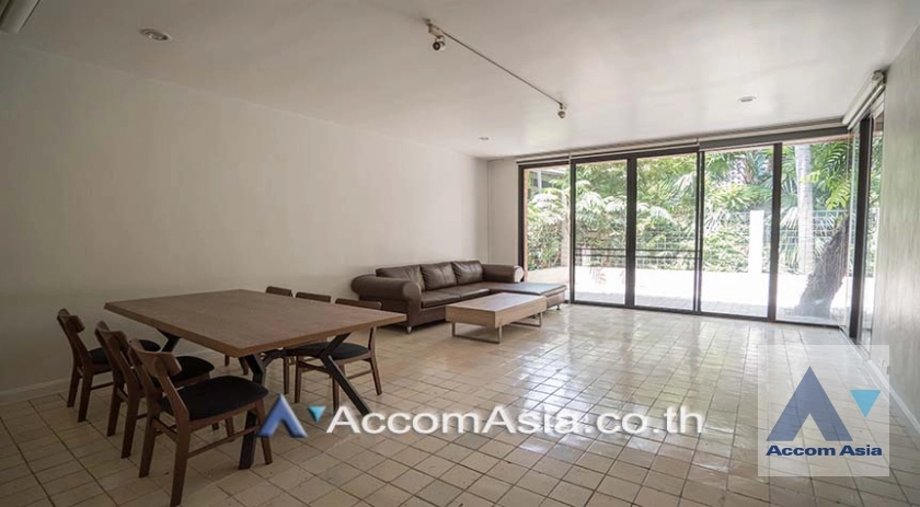  4 Bedrooms  House For Rent in Sukhumvit, Bangkok  near BTS Thong Lo (AA35539)