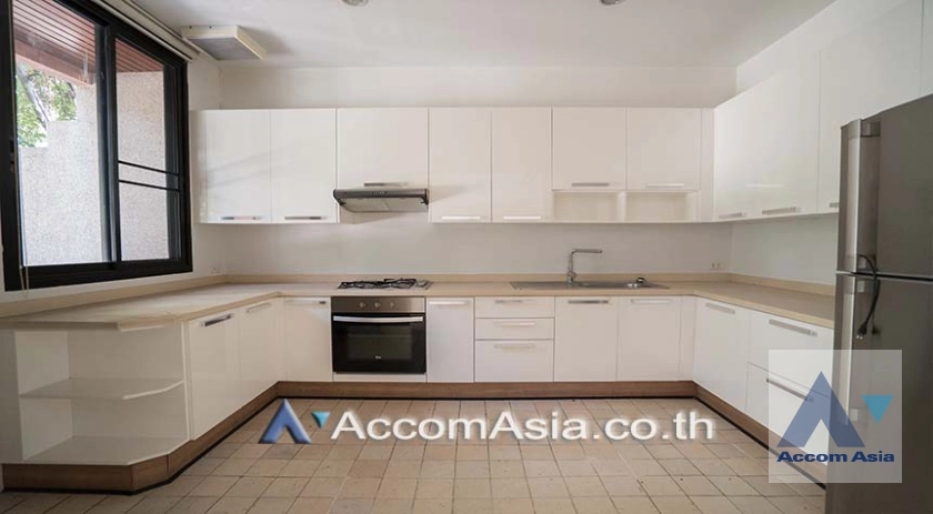  4 Bedrooms  House For Rent in Sukhumvit, Bangkok  near BTS Thong Lo (AA35539)