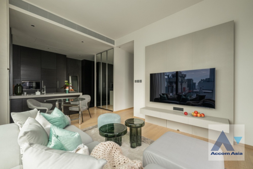  2 Bedrooms  Condominium For Sale in Ploenchit, Bangkok  near BTS Chitlom (AA35576)