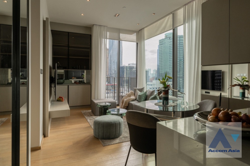  2 Bedrooms  Condominium For Sale in Ploenchit, Bangkok  near BTS Chitlom (AA35576)