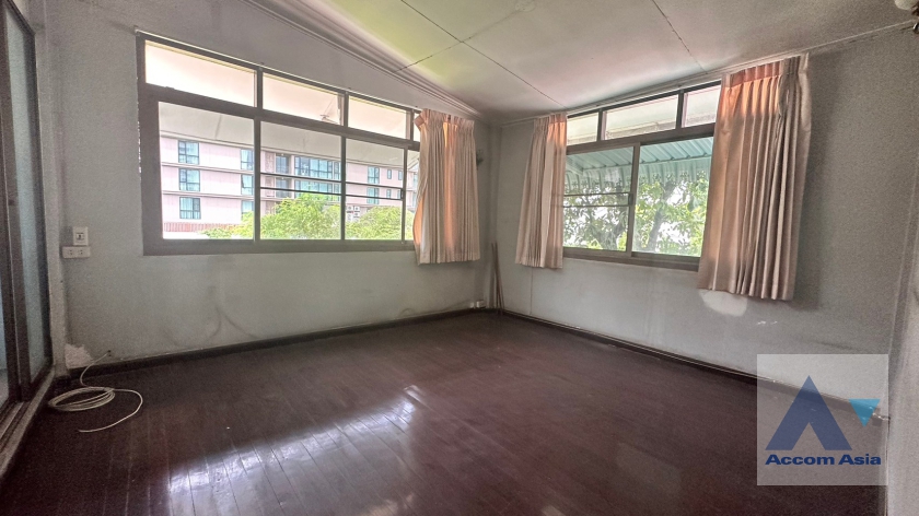  House For Sale in Sukhumvit, Bangkok  near BTS Thong Lo (AA35680)