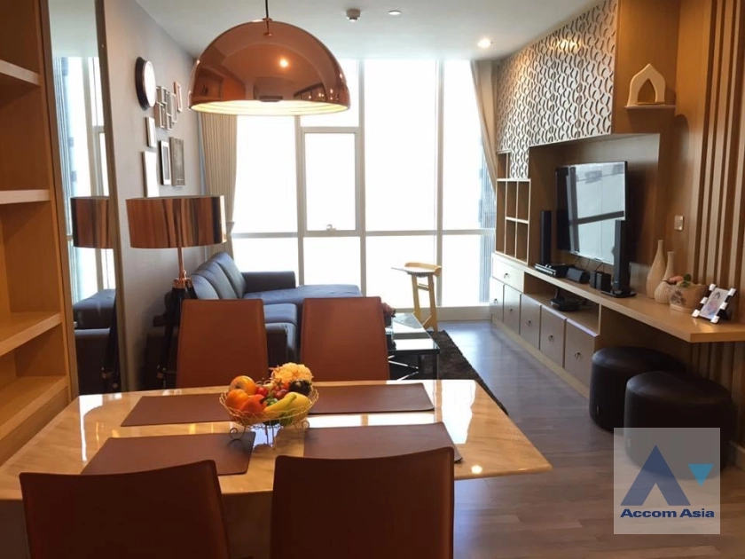  2 Bedrooms  Condominium For Sale in Silom, Bangkok  near BTS Surasak (AA35700)