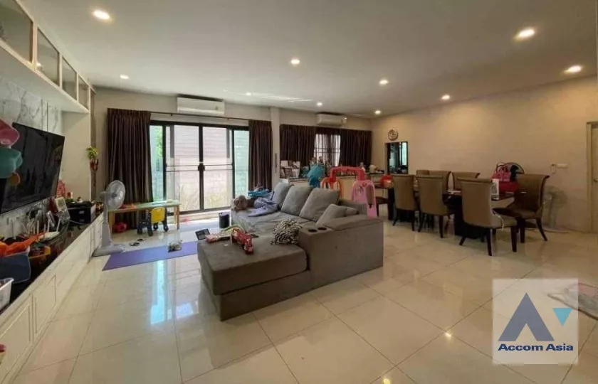  5 Bedrooms  House For Sale in Samutprakan, Samutprakan  (AA35703)