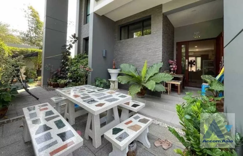  5 Bedrooms  House For Sale in Samutprakan, Samutprakan  near BTS Bang Na (AA35703)