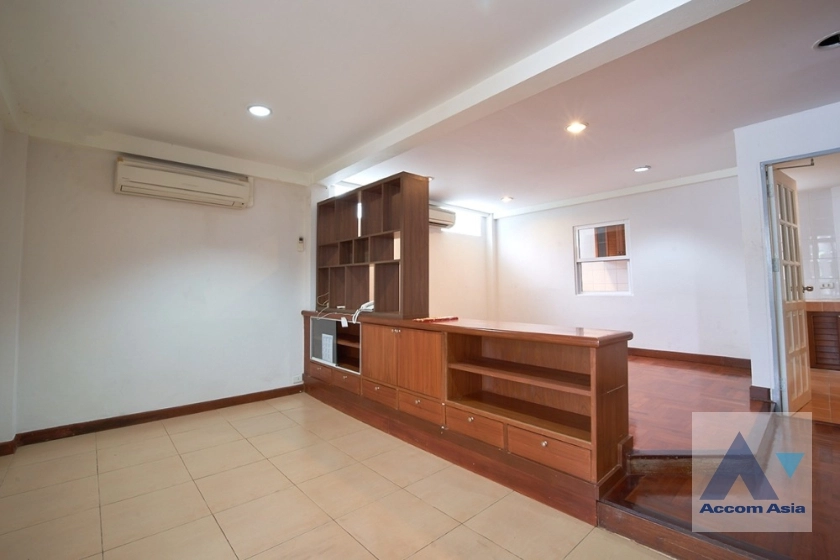  3 Bedrooms  House For Rent in Sathorn, Bangkok  near BRT Thanon Chan (AA35724)