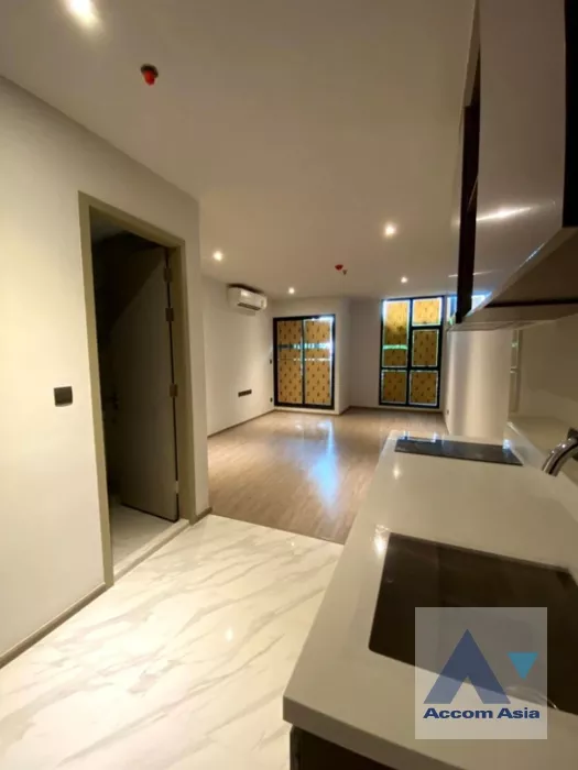  1 Bedroom  Condominium For Sale in Sukhumvit, Bangkok  near BTS Ekkamai (AA35727)