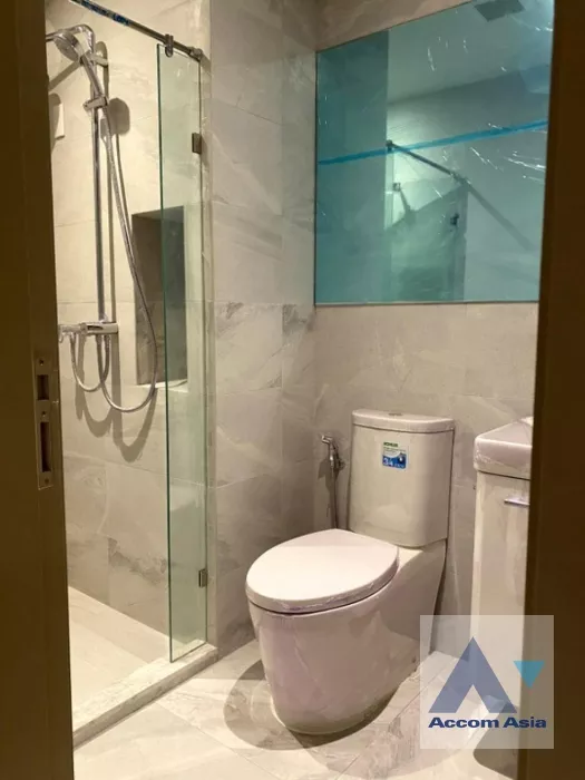  1 Bedroom  Condominium For Sale in Sukhumvit, Bangkok  near BTS Ekkamai (AA35727)