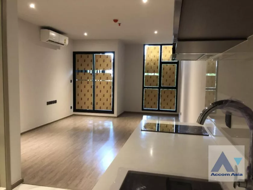  1 Bedroom  Condominium For Sale in Sukhumvit, Bangkok  near BTS Ekkamai (AA35727)