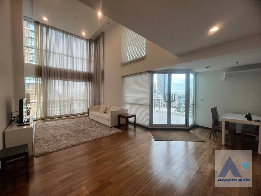  2 Bedrooms  Condominium For Rent in Ploenchit, Bangkok  near BTS Ratchadamri (AA35757)