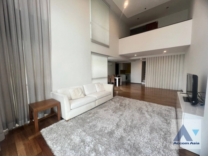  2 Bedrooms  Condominium For Rent in Ploenchit, Bangkok  near BTS Ratchadamri (AA35757)