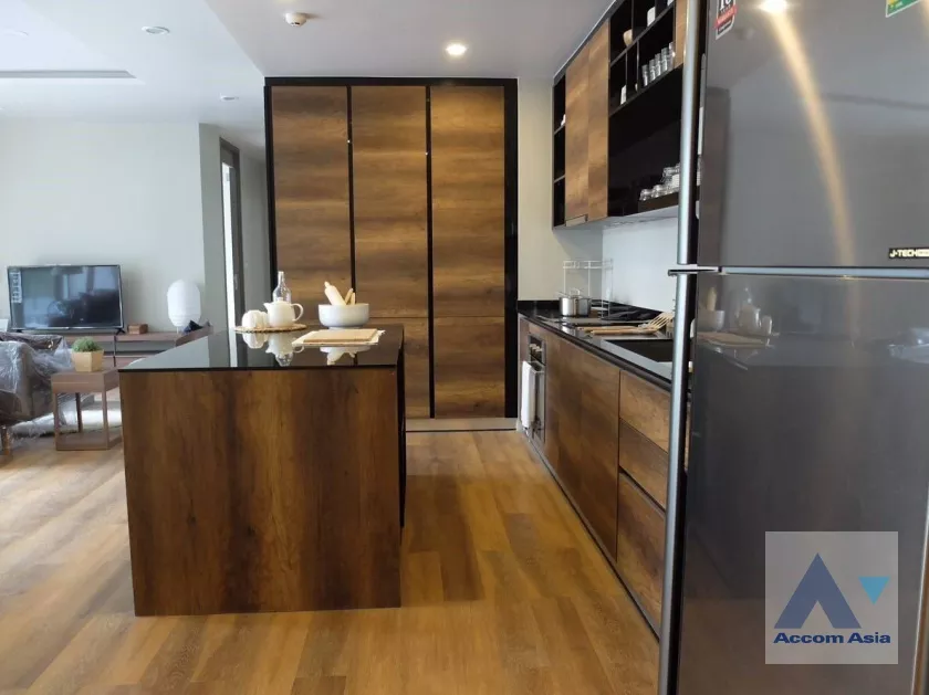  3 Bedrooms  Apartment For Rent in Sukhumvit, Bangkok  near BTS Phrom Phong (AA35787)