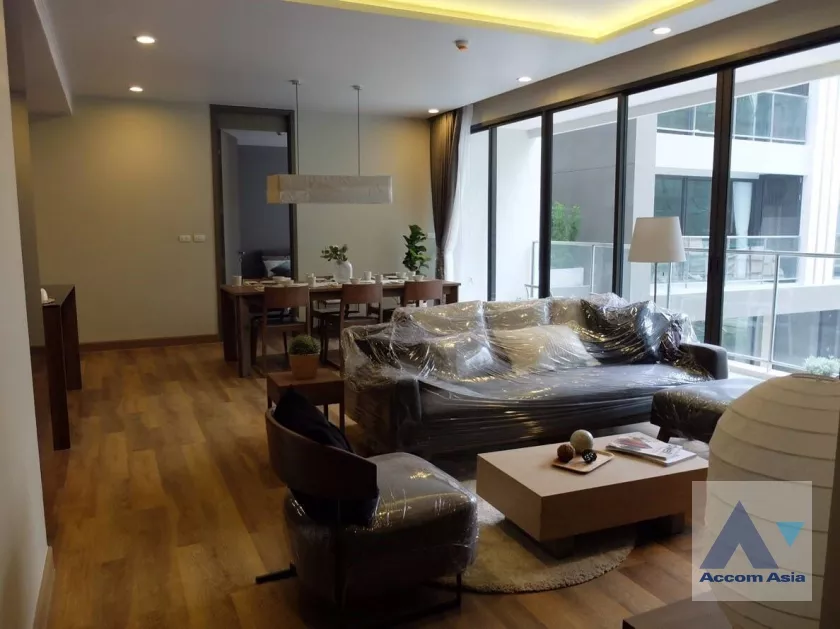  3 Bedrooms  Apartment For Rent in Sukhumvit, Bangkok  near BTS Phrom Phong (AA35787)