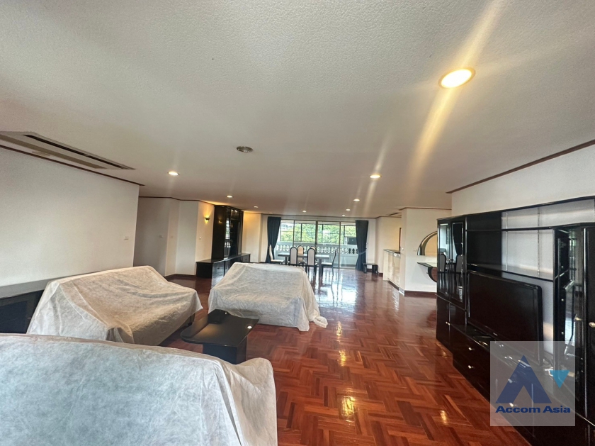  4 Bedrooms  Condominium For Rent in Phaholyothin, Bangkok  near BTS Ari (AA35828)