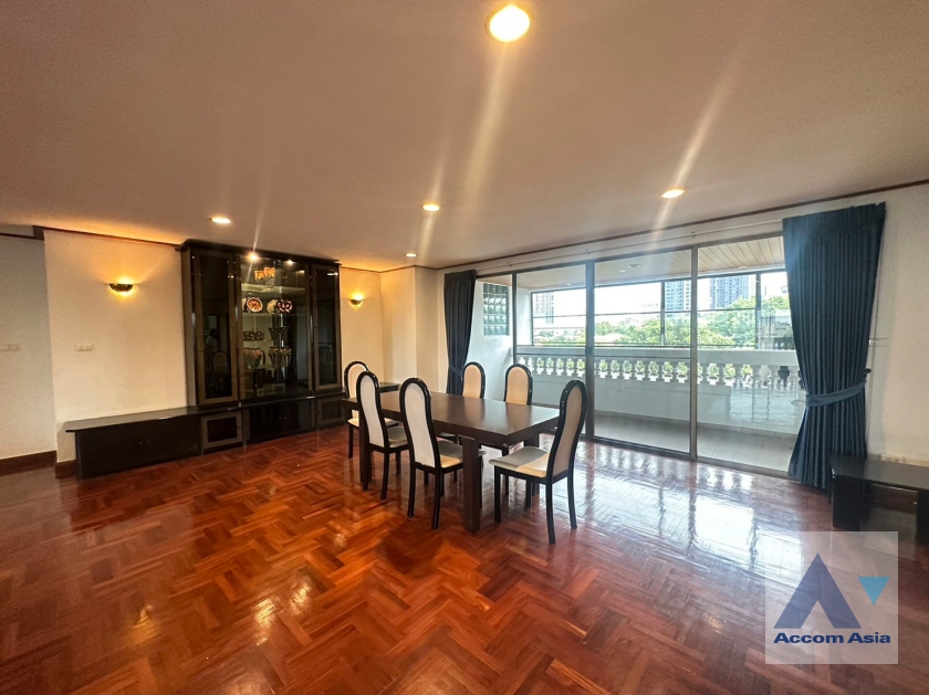  4 Bedrooms  Condominium For Rent in Phaholyothin, Bangkok  near BTS Ari (AA35828)