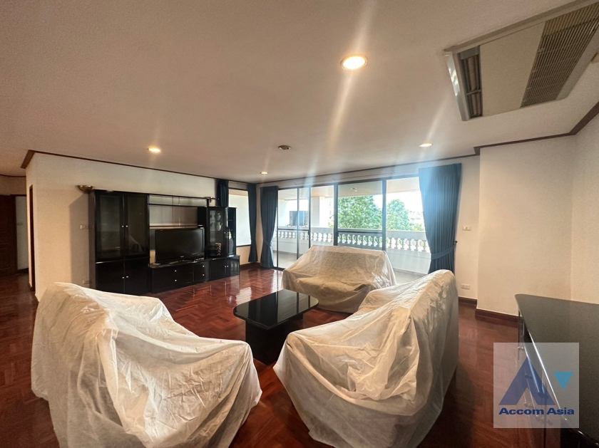  4 Bedrooms  Condominium For Rent in Phaholyothin, Bangkok  near BTS Ari (AA35828)