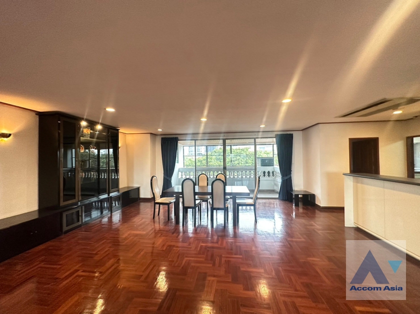  4 Bedrooms  Condominium For Rent in Phaholyothin, Bangkok  near BTS Ari (AA35828)