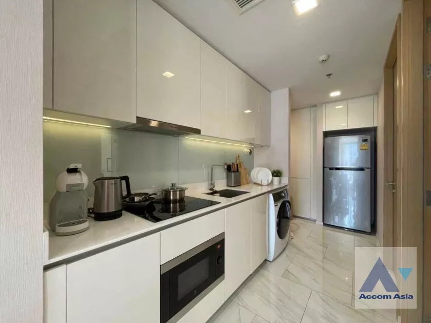 Fully Furnished, Garden View, Corner Unit | HYDE Sukhumvit 11