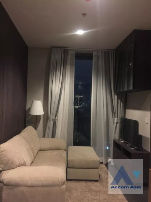 Edge Sukhumvit 23 Condominium