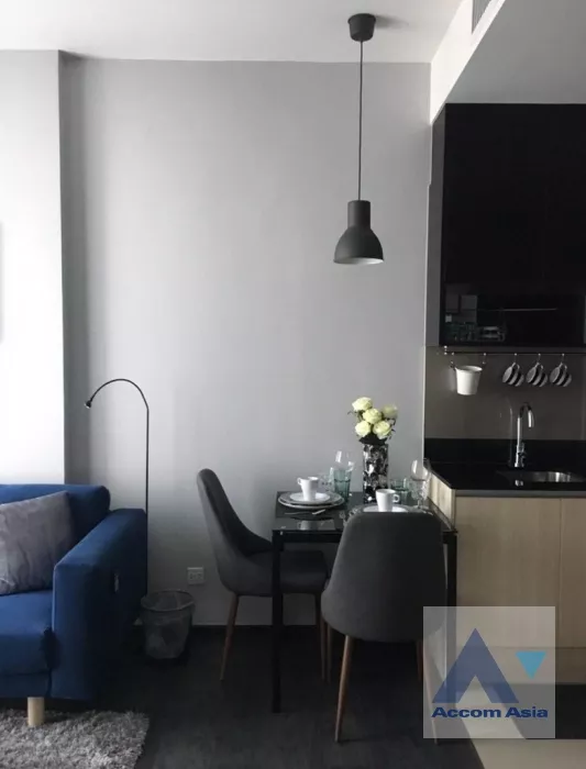 Edge Sukhumvit 23 Condominium