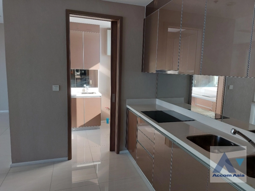 5  3 br Condominium For Sale in Rama 3 ,Bangkok BTS Saphan Taksin at Menam Residences AA35910